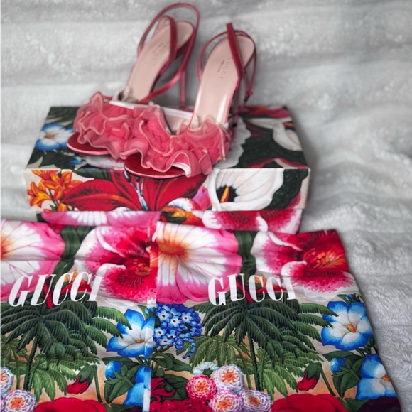Gucci Tropical Floral Shorts and Pink Sandals - Picture 1 of 4